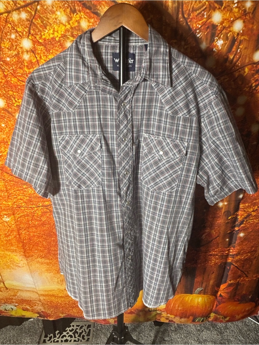 Wrangler Gray Plaid Short-Sleeve Button-Down Shirt